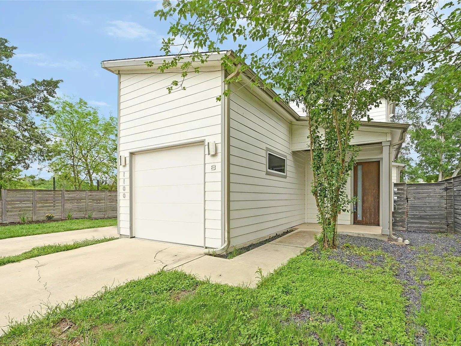 3 bed, 2.5 bath, 1958 sqft, $3,450 — Photo 1