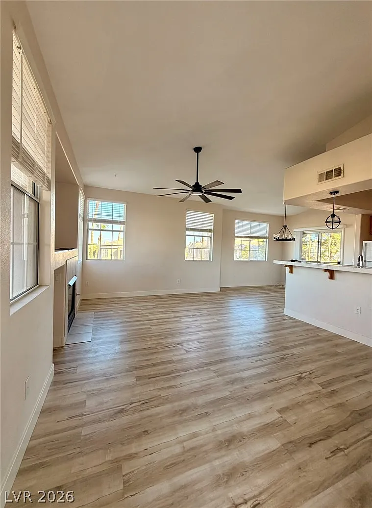 3 bed, 2.0 bath, 1319 sqft, $1,800 — Photo 3