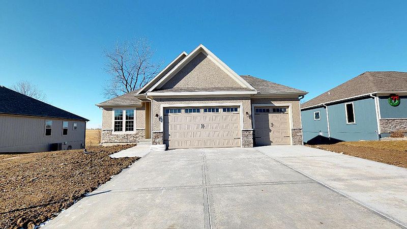 1st image of 645 SW Crestview Dr