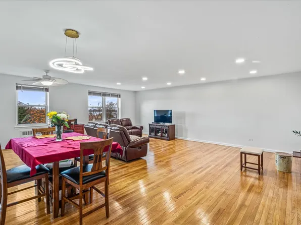 162-01 Powells Cove Boulevard image 3 of 27