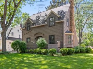 957 Maxwell Ave SE, East Grand Rapids, MI 49506