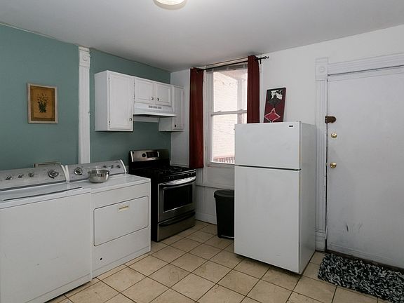 3rd image of 1422 N Western Ave APT 2