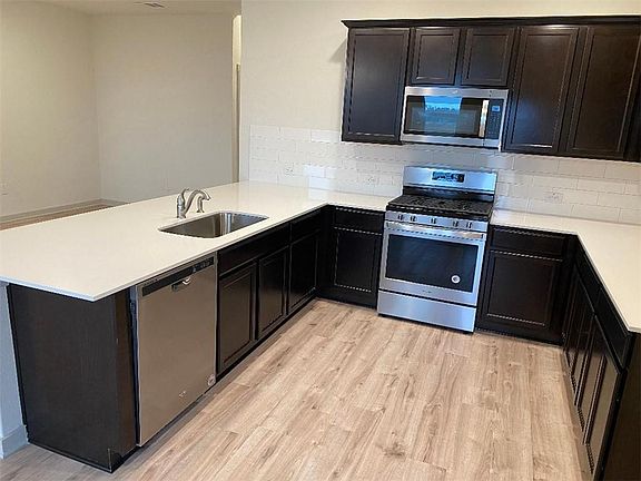 5th image of 1409 McArthur Dr