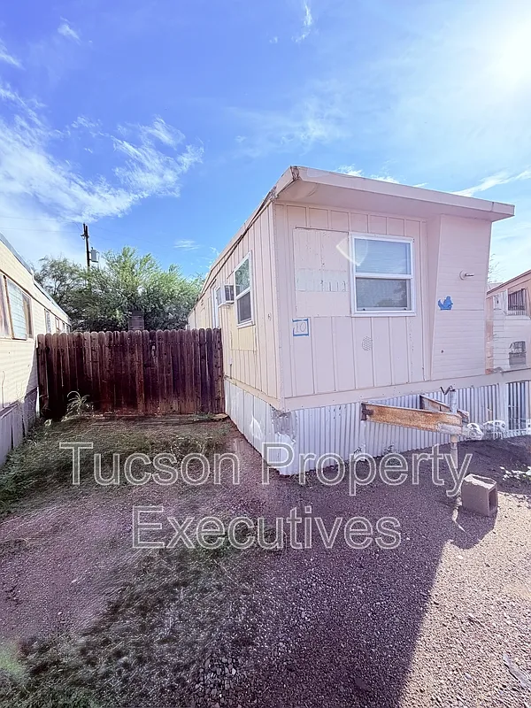 1 bed, 1.0 bath, 600 sqft, $750 — Photo 1