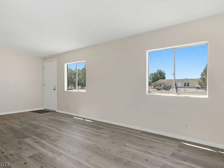 4550 W Horn Rd — Photo 5