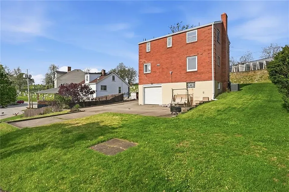 3 bed, 1188 sqft, $1,850 — Photo 2