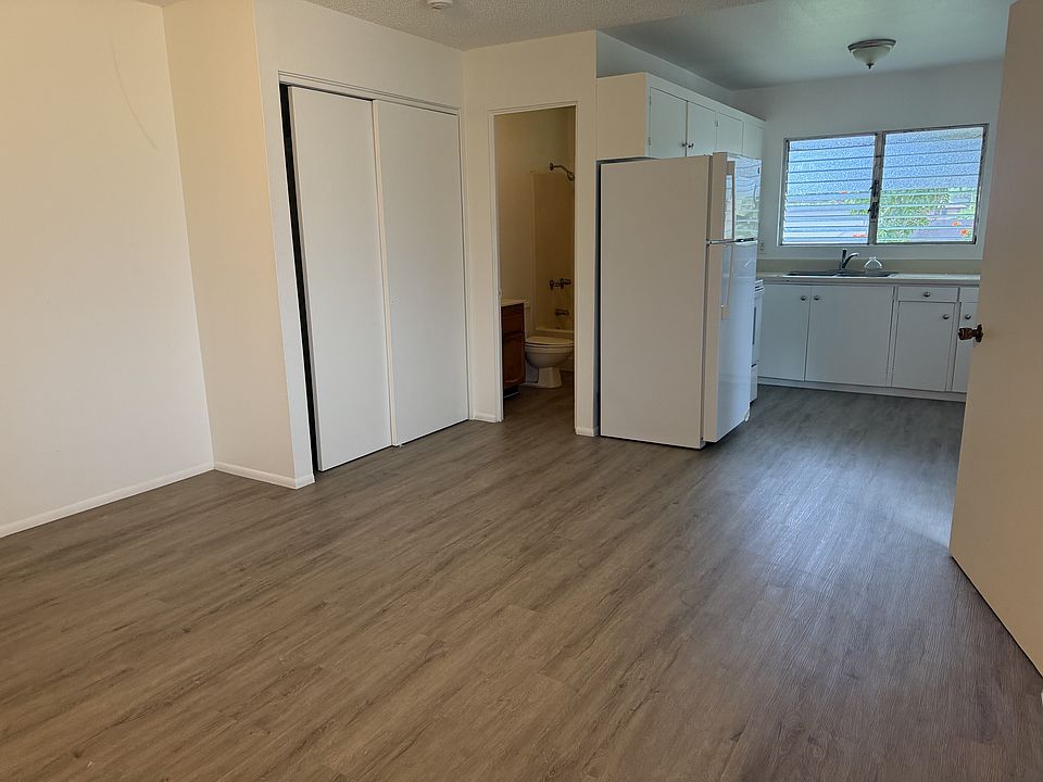 1st image of 69 Lakeview Cir