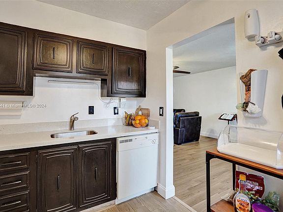 5th image of 2851 Somerset Dr APT 405