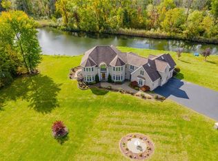 51 Stablegate Dr, Webster, NY 14580