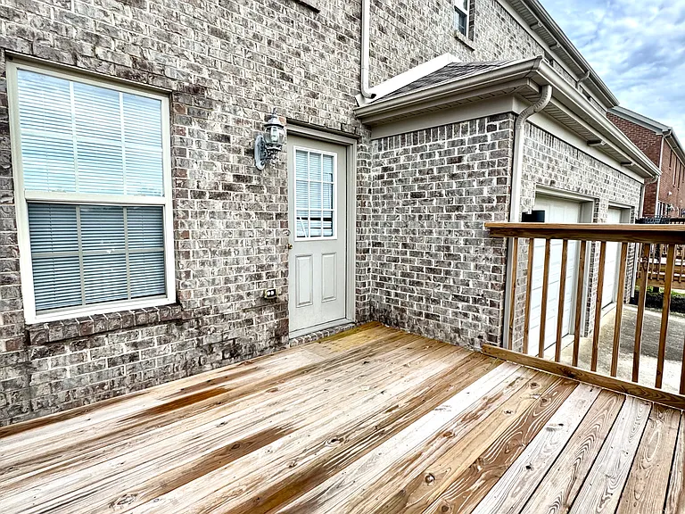 641 Hampton Way #B — Photo 24