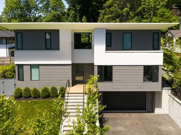 221 Gardner Rd, Brookline, MA 02445