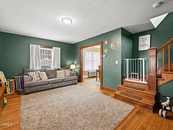 4th image of 68 Church St