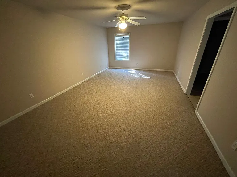 112 Foxchase Ln — Photo 11