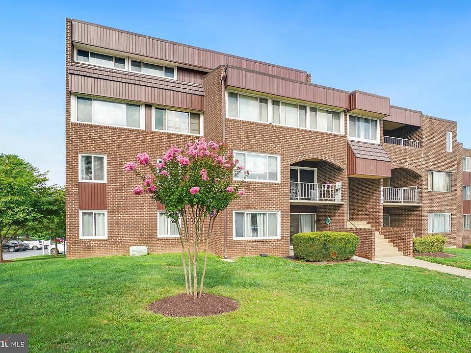 1st image of 454 Girard St #373