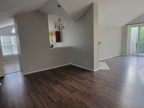 3rd image of 433 Cromwell Cir Unit 2