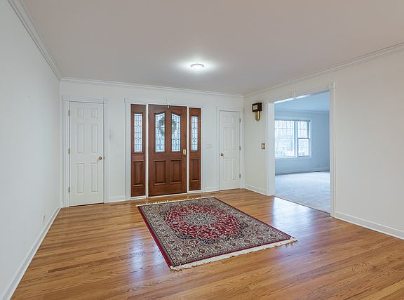 5th image of 833 Crescent Blvd