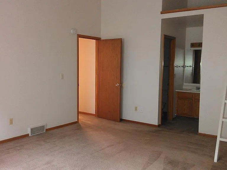 2210 Walnut St #2 — Photo 3