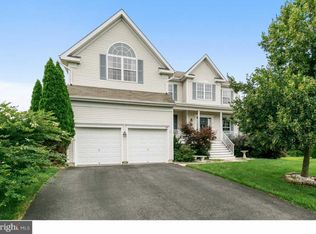 40 Fairmont Dr, Columbus, NJ 08022