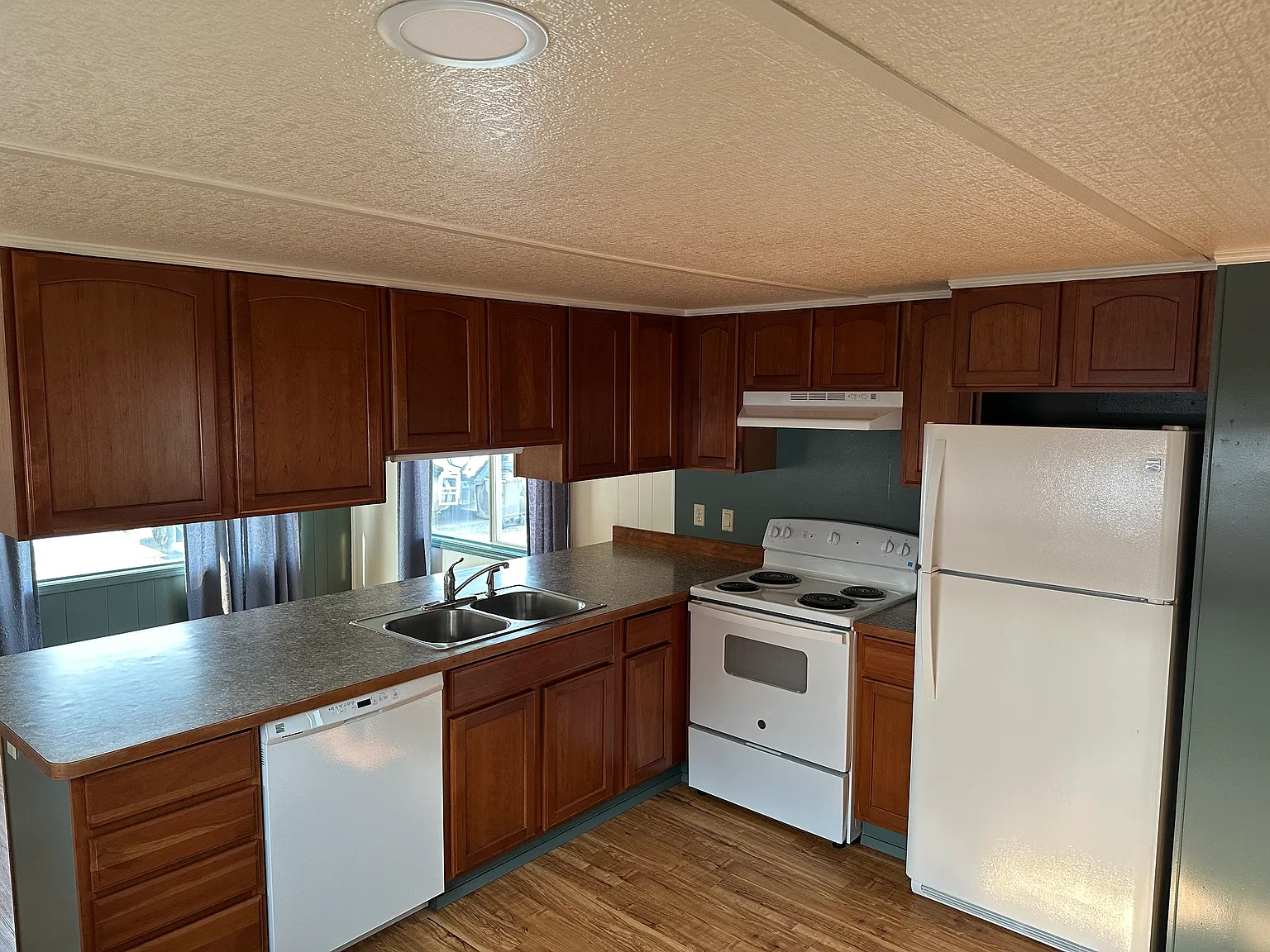 2 bed, 924 sqft, $1,000 — Photo 2