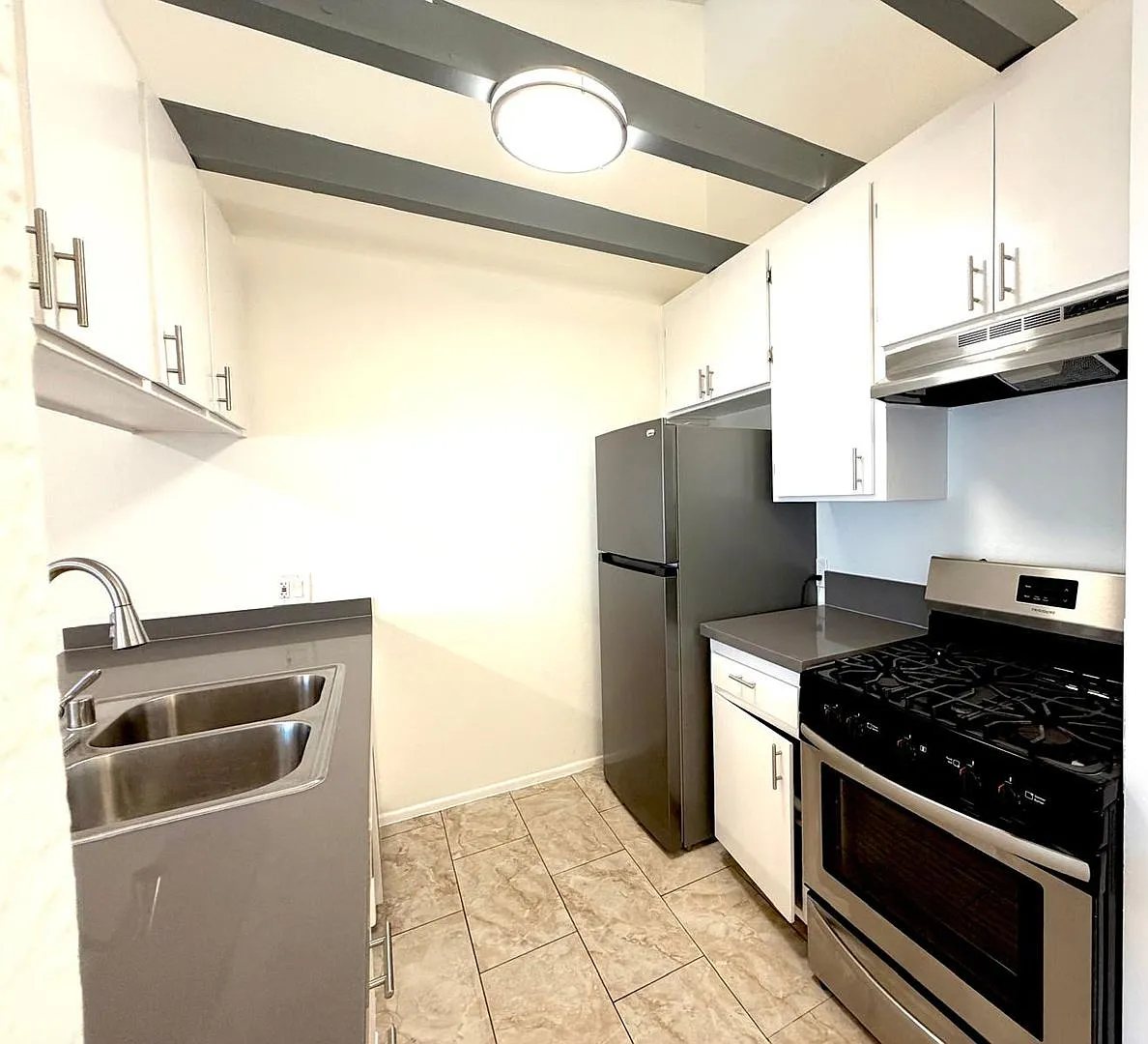 Independence Apartments — Photo 1