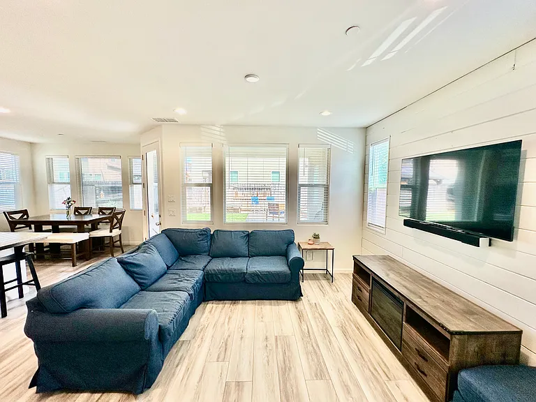 241 Aria Ave S — Photo 4