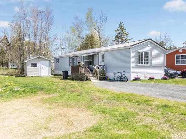 18 Ramsey St, Lincoln, NB E3B 6W9