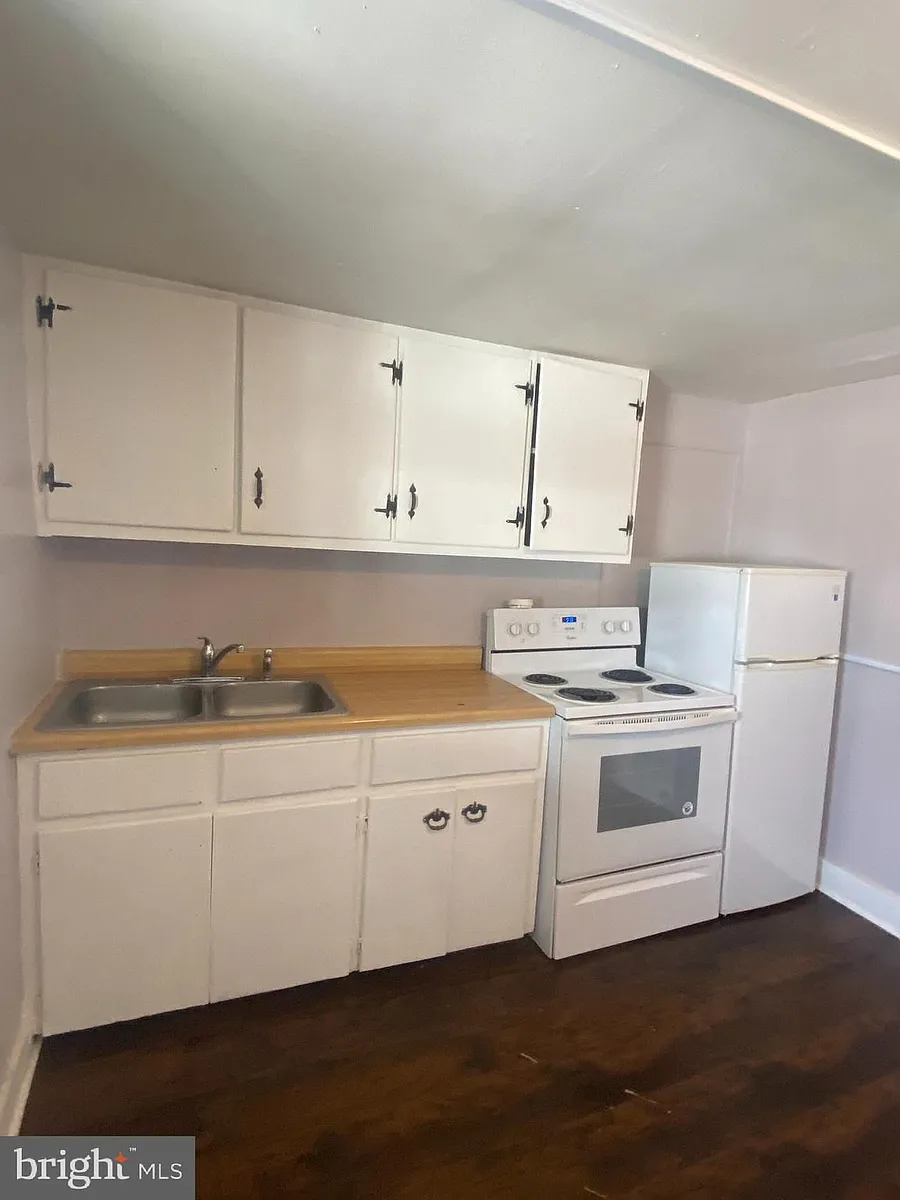 Building Photo - 202 S Samuel St #103