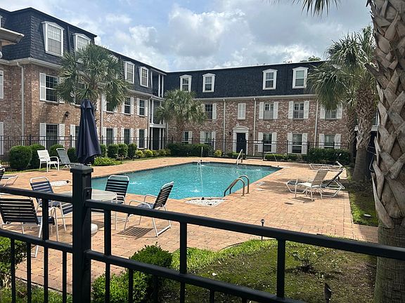 2nd image of 359 N Post Oak Ln APT 121