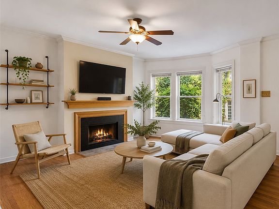 4th image of 867 W Cornelia Ave #1