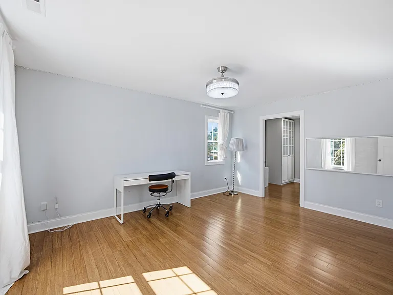 1 Fairhills Dr — Photo 26