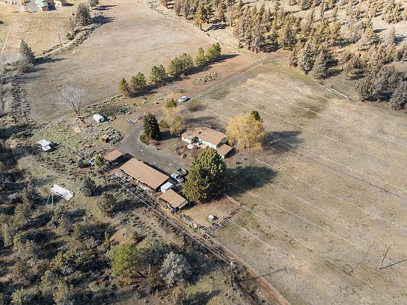 3rd image of 70020 McKenzie Canyon Rd