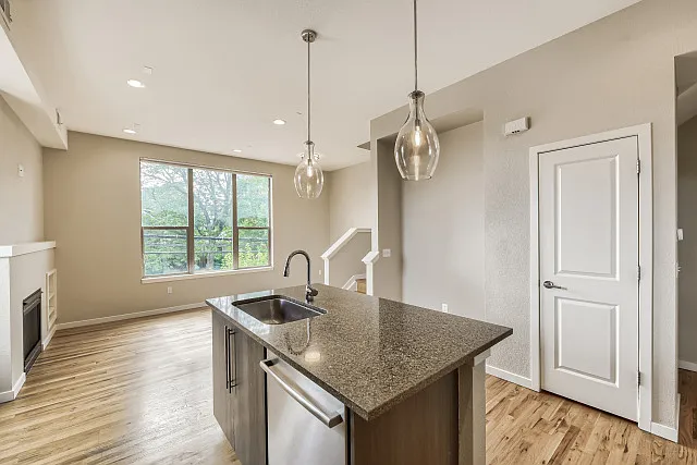 2100 N Clay St — Photo 12