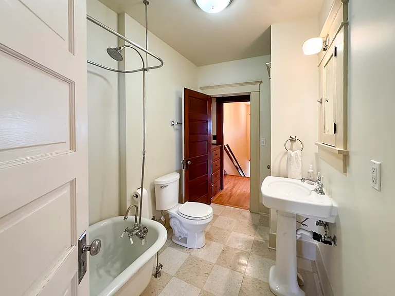 1123 Marion Ave — Photo 41