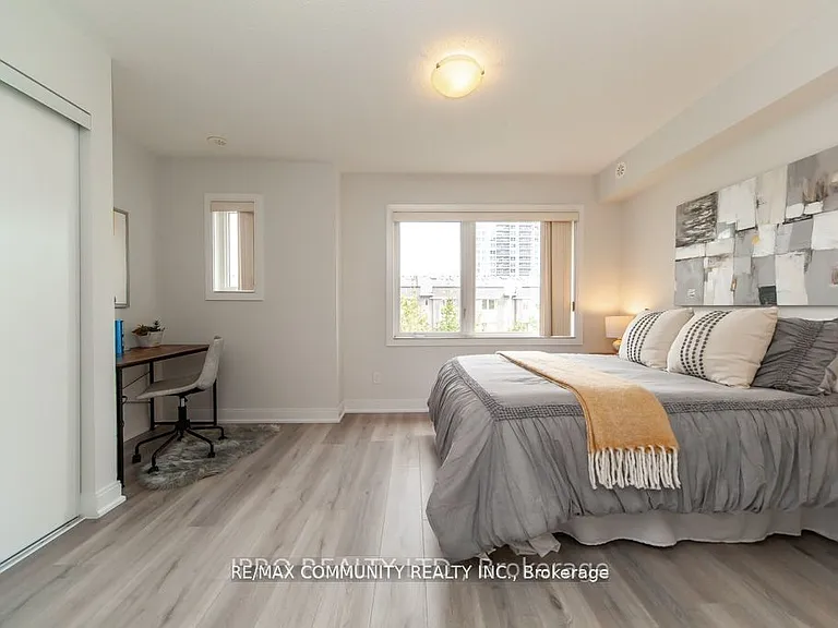 315 Village Green Sq #Townhouse 51 — Photo 30