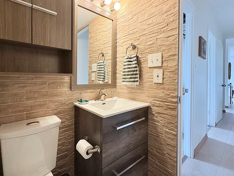 313 20th Ave SW #402 — Photo 16
