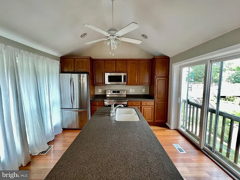 504 Walnut Dr — Photo 10