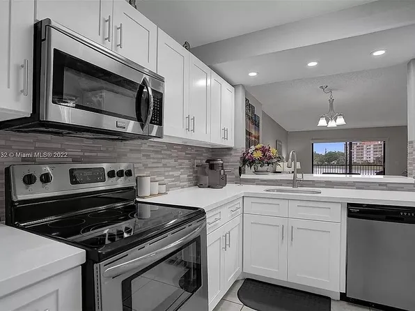6475 W Oakland Park Blvd APT 209, Lauderhill, FL 33313