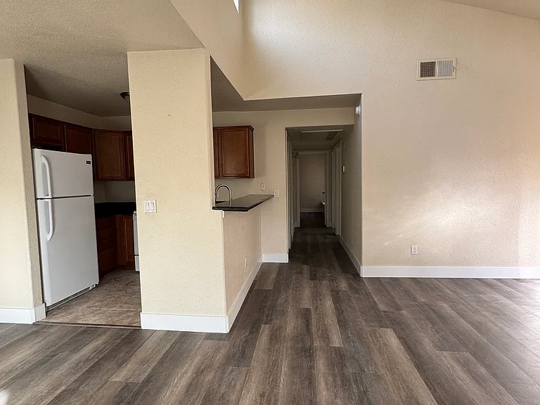 9325 W Desert Inn Rd #271 — Photo 4