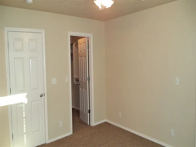 1439 W Crenshaw St — Photo 8