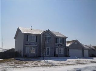 301 White Oak Dr, Poplar Grove, IL 61065