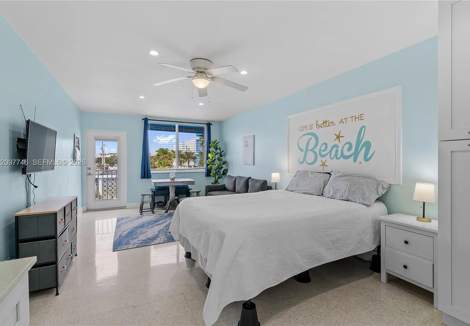 4228 N Ocean Dr — Photo 1
