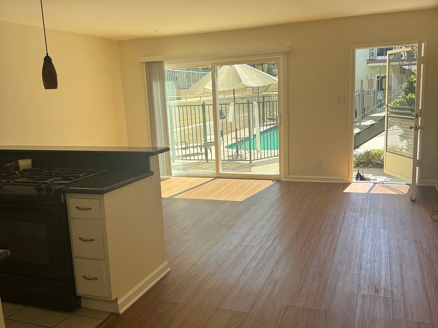 2 bed, 1100 sqft, $2,500 — Photo 2