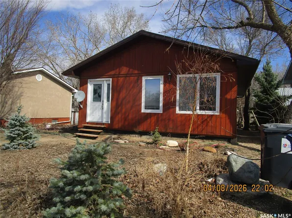 233 4TH Avenue E, Gravelbourg, SK S0H 1X0