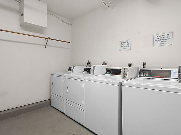 5th image of 2106 Manhattan Beach Blvd #1