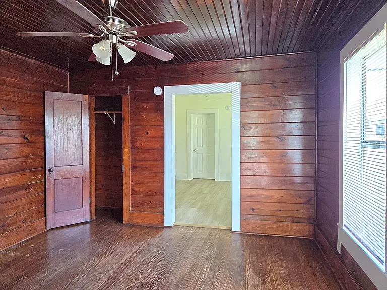 R4 2608 Ave L — Photo 10