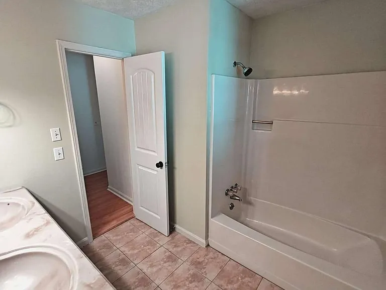 4400 Winding Creek Dr — Photo 11