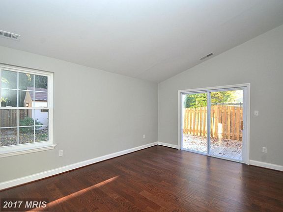 4th image of 432 Winterberry Dr