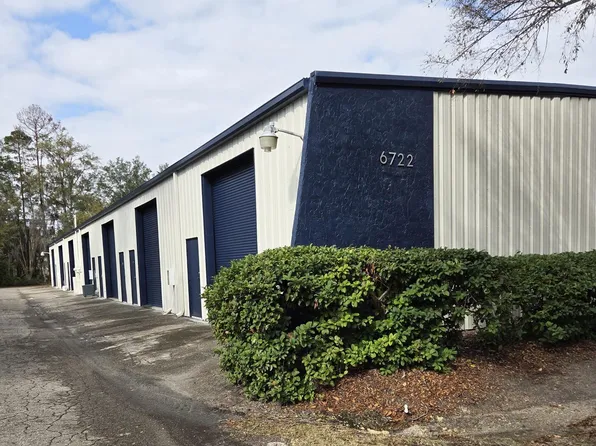6722 NW 18th Dr #8, Gainesville, FL 32653