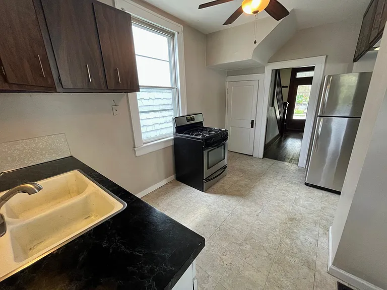 406 Hanford St — Photo 9