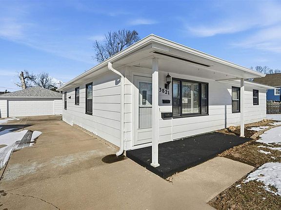 2nd image of 3821 Oakland Rd NE